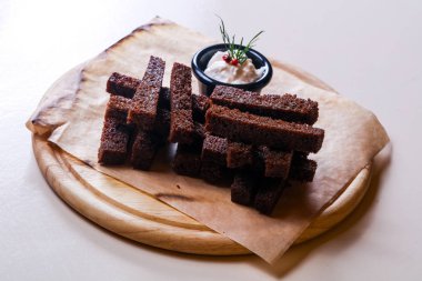 Siyah sarımsak ekmek snack