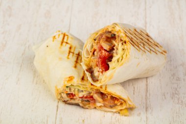 Et, sos ve salata ile iştah açıcı Calypso