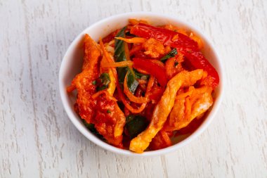 Lezzetli heh balık salata sebze ile