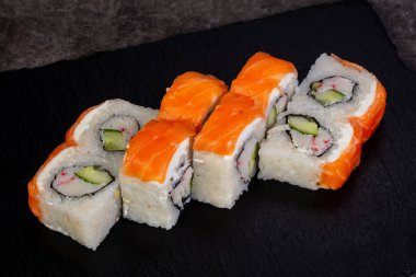 Japon geleneksel rulo somon ile