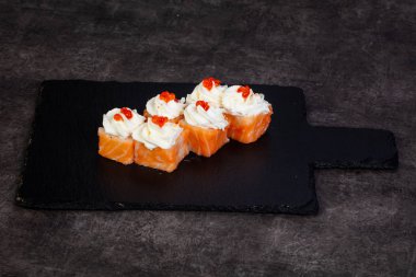 Japon geleneksel rulo somon ile