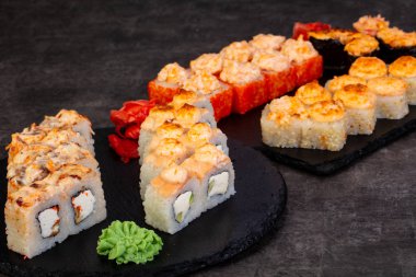 Japon Suşi ile çeşitli madde ayarla