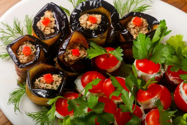 Stuffed Eggplant Tomato Served Salad Leaves — Stock Photo, Image