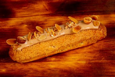 Tatlı lezzetli pasta krema ile 