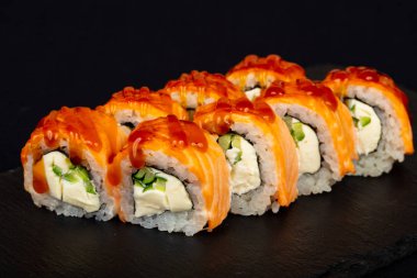 Japon soğuk rulo somon ile