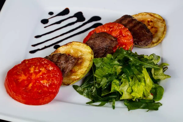 Carne Parrilla Con Verduras Hierbas — Foto de Stock