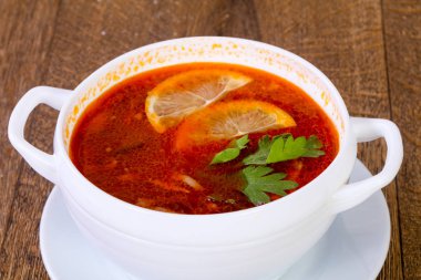 Limon serbed maydanoz çorbası Solyanka