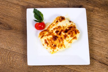 Patates graten peynirli domates hizmet