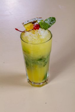 Mojito ananas ve nane ile