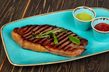 Rosemary ile ızgara biftek striploin