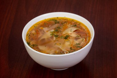 Şehriye ve dereotu ile tavuk çorbası