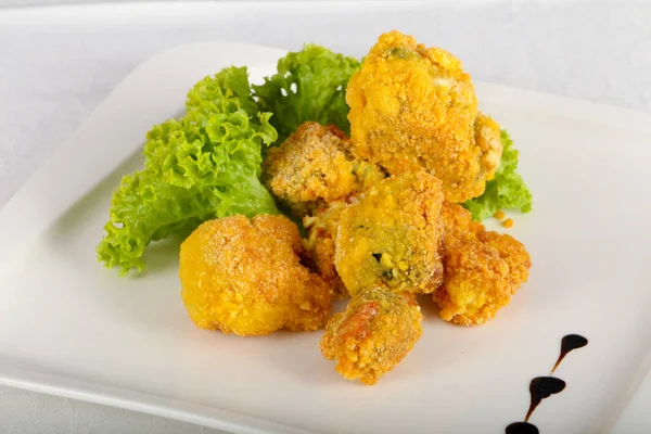 Fried Brokoli Salata Yaprakları Ile — Stok fotoğraf