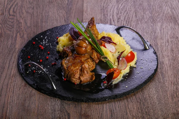 Hizmet patates püresi sebzeli kuzu