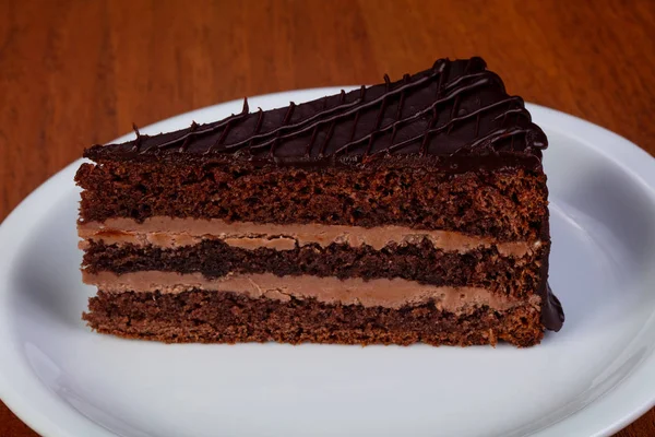 Lezzetli çikolatalı krem Prag kek