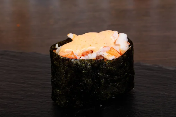 Delicioso Sushi Cangrejo Con Salsa — Foto de Stock