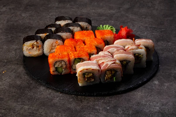 Japon Suşi ile çeşitli madde ayarla