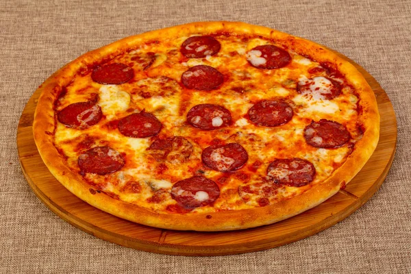 Golpear Pizza Pepperoni Con Queso — Foto de Stock