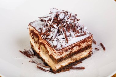 Tatlı tiramisu pasta çikolata ile