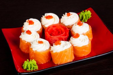 Japon geleneksel rulo somon ile