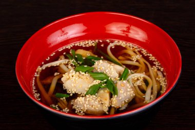 Miso çorbası ile somon ve susam