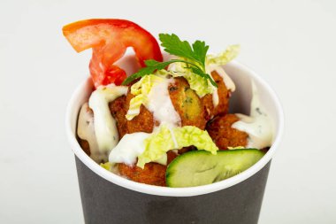 Falafel soslu sebzeli