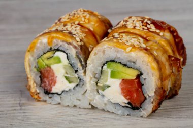 Yılan balığı ile Japon geleneksel rulo