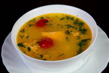 Balık çorbası ile somon ve domates - Uha