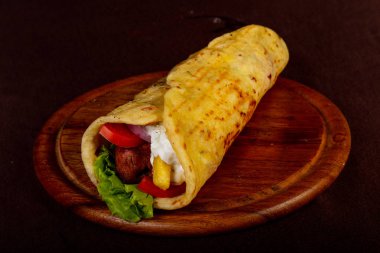 Souvlaki et ve sebze ile