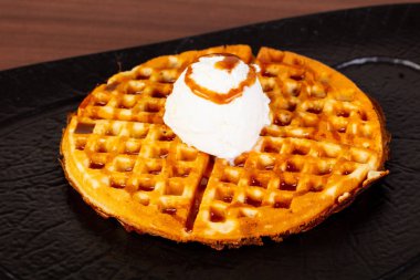 Tatlı syrope ile Viyana gözleme 