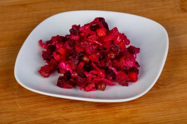 Rus salatası salata sosu ile pancar