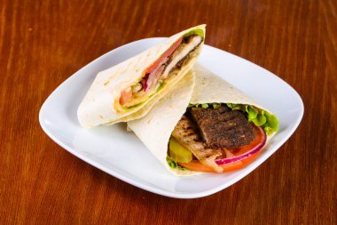 Pide sığır eti ve sebze ile