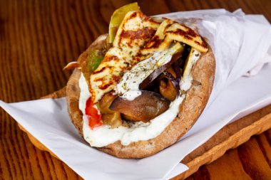 Mantar ve sebze vejetaryen gyros