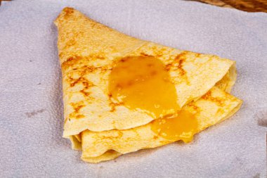 Bal ile sıcak lezzetli gözleme