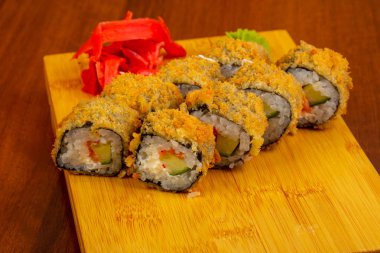 Philadelphia tempura rulo salatalık ile