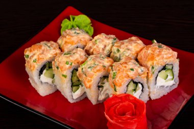 Japon geleneksel rulo somon ile