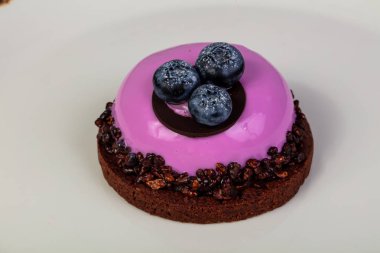 Böğürtlenli ve kremalı kek