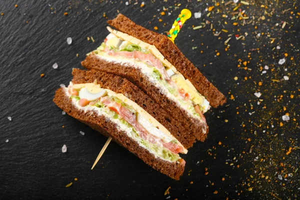 Club Sandwich Met Vlees Kaas Groenten — Stockfoto