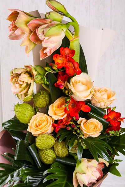 Bouquet Roses Fraîches Avec Autres Fleurs — Photo