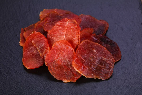 Montón Carne Cerdo Seca Sobre Madera — Foto de Stock