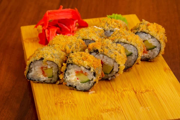 Philadelphia tempura rulo salatalık ile