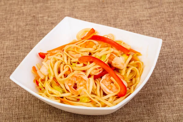 Wok Noodle Karides Sebze Baharatlar Ile — Stok fotoğraf