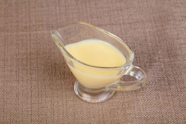 Susu Kental Manis Dalam Mangkuk — Stok Foto