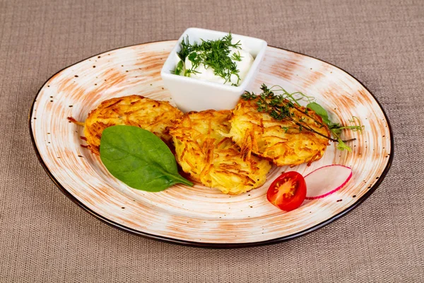 Albóndigas Patata Draniki Con Crema Agria —  Fotos de Stock