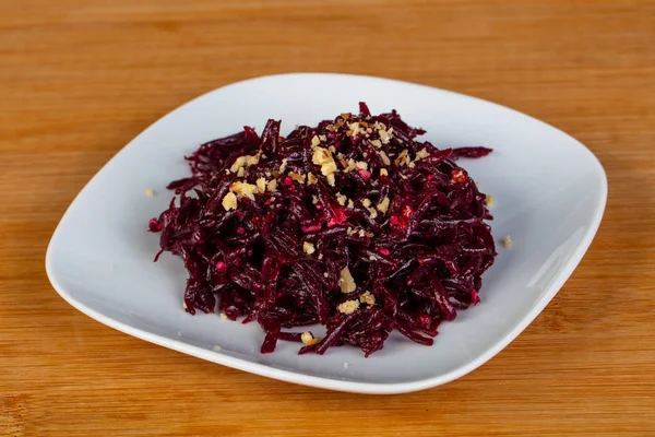 Vegan pancar salatası fındıklı