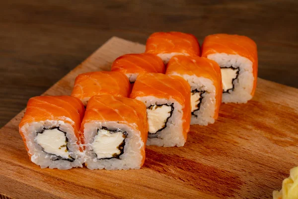 Rollo Tradicional Japonés Con Salmón — Foto de Stock