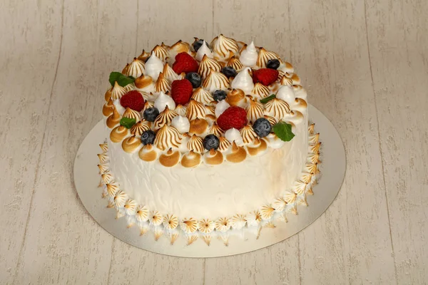 Torta Nuziale Con Bacche Crema — Foto Stock