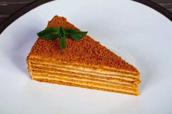 Вкусный Сливочный Медовый Торт Мятой — стоковое фото