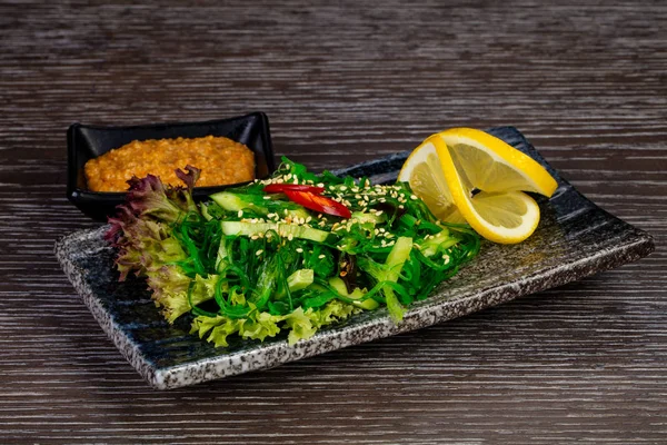 Parlak yeşil O'Sensei salata limonlu