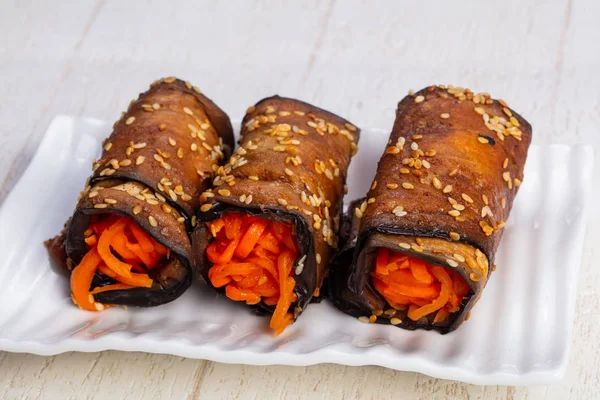 Lezzetli kızarmış kabak ile Kore havuç rulo