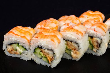 Yılan balığı ile Japon soğuk rulo